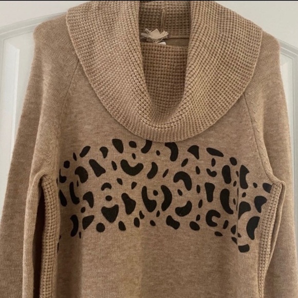 NEW! Women’s Boutique Taupe Cowl Neck Animal Print Sweater M - Picture 7 of 9